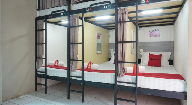 Capsula Standard RedDoorz Hostel @ Borobudur Street