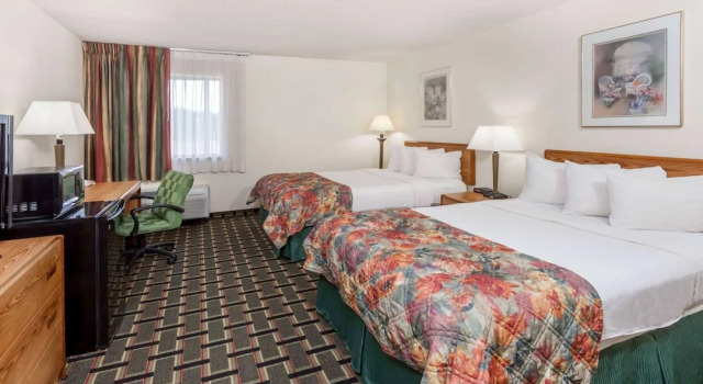 Четырёхместный люкс Fairbridge Inn Express Decatur Forsyth IL