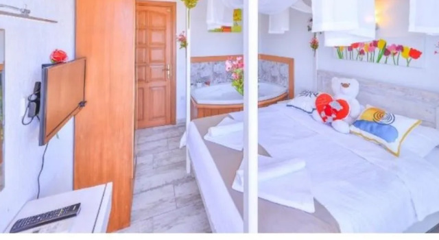 Nergiz Villa 2, Забронировать Вилла Отели провинции Антальи с бассейном, Бассейн