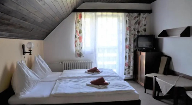 Horský hotel Hanička, Забронировать Отель Отели Шпиндлерув-Млин с парковкой, рядом с Горнолыжный курорт Шпиндлерув-Млин, Парковка