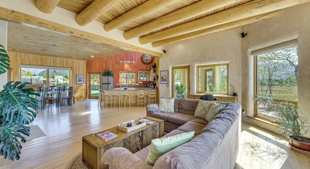10 Mi to Taos Ski Valley: Mtn-view Duplex w/ Deck!
