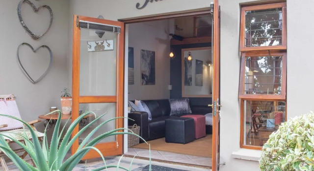 Апартаменты Theebos Anneline's Self Catering Apartments