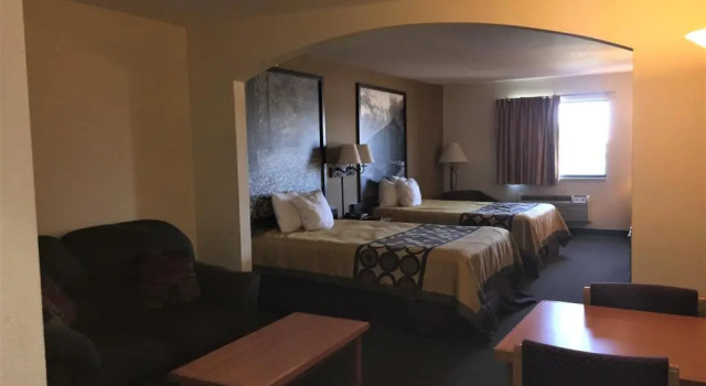 Люкс Deluxe Super 8 by Wyndham Columbia East