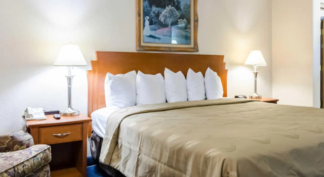 Номер Standard Wyndham Garden Salina Conference Center