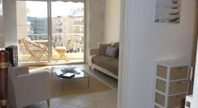 Sunny Cap View Terrace with Sea Views and AirCon, Забронировать Апартаменты/квартира Апартаменты Антиб, рядом с Antibes Archaeology Museum, Апартаменты/квартира