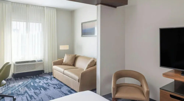 Студия Fairfield Inn & Suites Springfield Northampton/Amherst