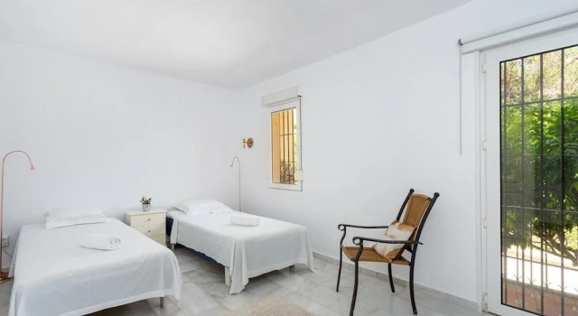Magnificent apartment in Torrequebrada, Забронировать Апартаменты/квартира Отели Бенальмадена с парковкой, рядом с Индуистский храм, Парковка