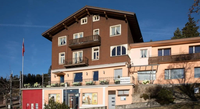 Hotel Restaurant Alpina, Забронировать Отель Веггис Swiss Knife Valley