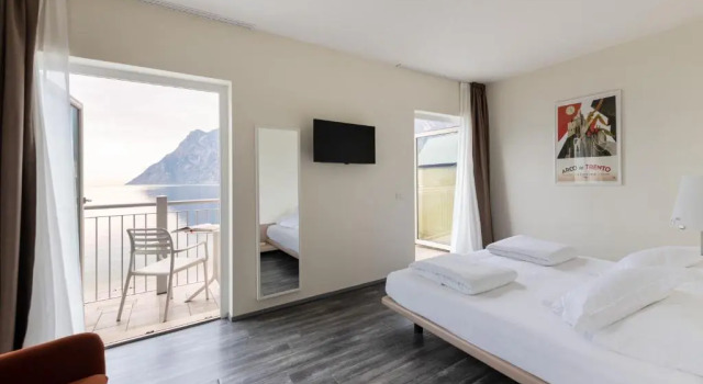 Двухместный номер Standard с видом на озеро Hotel Baia Azzurra - Lake Front