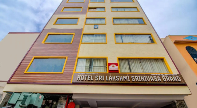 Treebo Sls Grand, Rezerwuj Hotel Hotele w Andhra Pradesh z parkingiem, Parking