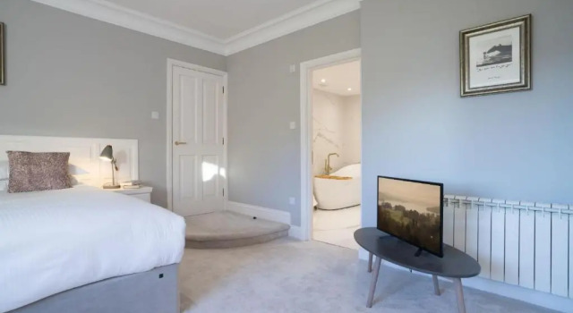 Brand New - Contemporary - 2 Bedroom - 2 Bathroom - Spacious Apartment - Lake Views, Varaa Huoneisto Asunnot kohteessa Merseyside, Huoneisto