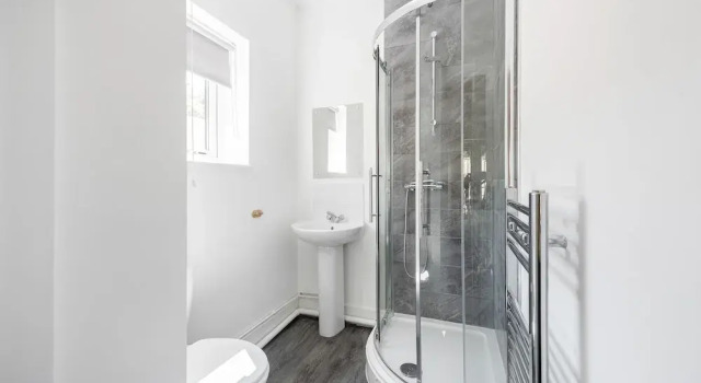 Апартаменты Luxury с 2 комнатами Beautiful Apartment in Central Neighbourhood