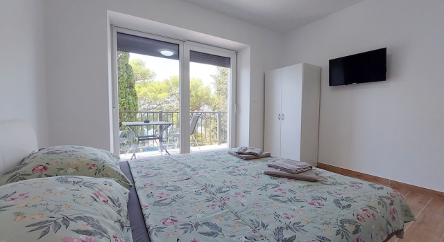 Apartment and Rooms Anne