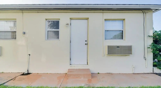 Апартаменты Walk to Gulf: Madeira Beach Condo w/ Patio