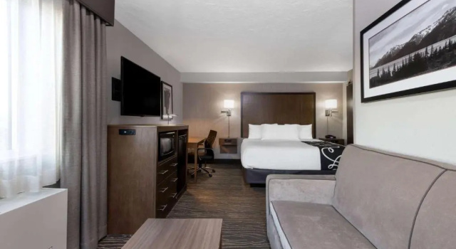 Двухместный номер Executive La Quinta by Wyndham Anchorage Airport