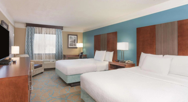 Четырёхместный номер Standard La Quinta by Wyndham Elizabethtown
