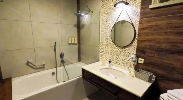 Трёхместный номер Deluxe с видом на сад AlaBora Hotel