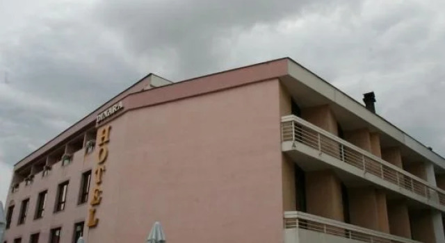Hotel Dinara, Забронировать Отель Ливно Федерация Боснии и Герцеговины