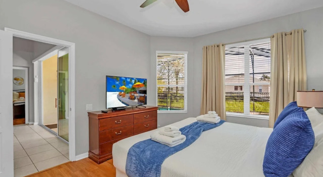 Stunning Home With Great Pool Area, 5 Miles From Disney! CDC Standards #5wh524, Buchen Sie Ferienhaus Hotels in Four Corners mit Pool, Schwimmbad