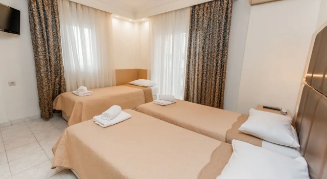 Трёхместный номер Standard с балконом Hotel Avra
