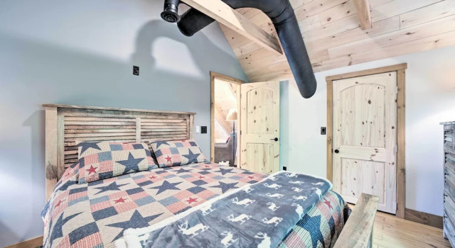 Коттедж Luxe Log Cabin w/ Modern Finishes & Mtn Views