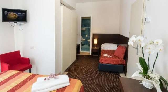 Четырёхместный номер Standard Hotel Cristina Corona