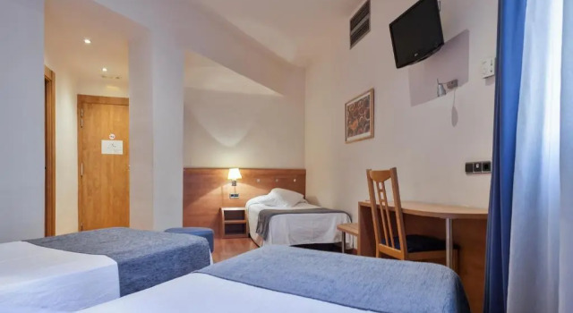 Трёхместный номер Standard Acta Antibes