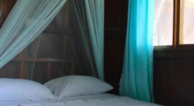 Double Room With Bathroom and Partial View to the Beach