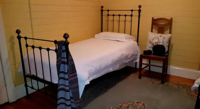 D2 at Watervale, Book Hotel  