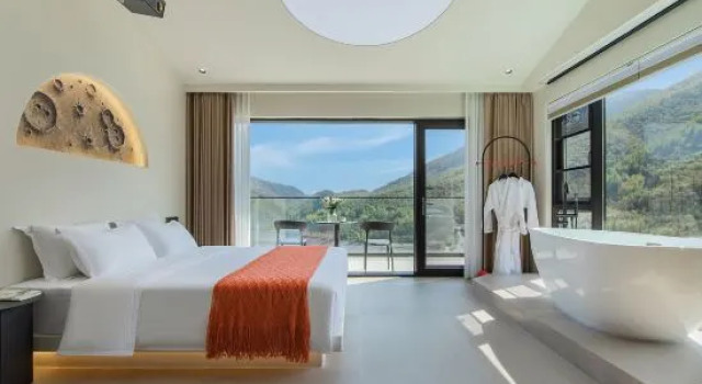 Кровать в общем номере (женский номер) с балконом ARTINN·Cave Private Hot Spring·Designer Accommodation (Anji Cloud Grassland Branch)