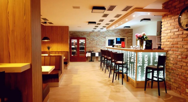 Hotel Fabrika, Забронировать Отель Отели Угерске-Градиште 3 звезды, 3*