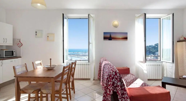 Trilocale in villa vista mare Apt 3, Забронировать Вилла Коттеджи Варацце, рядом с Туристический порт Варацце, Коттедж