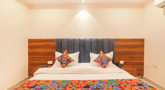 Номер Deluxe FabHotel Rachna Palace and Banquets - Nr Lekhraj Metro Station