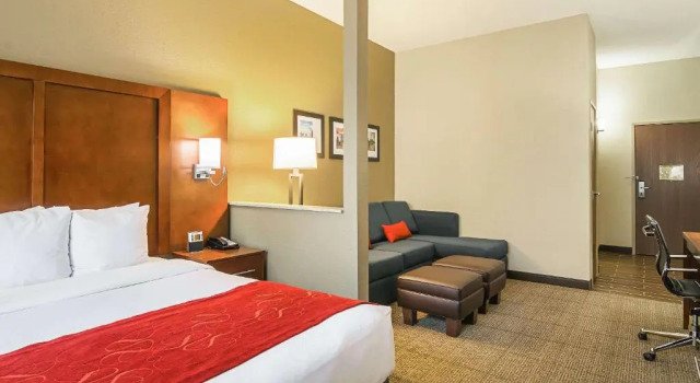 Двухместный люкс c 1 комнатой Comfort Suites Grayslake near Libertyville North