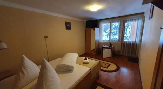 Complex Turistic Caprioara, Varaa Hotelli Hotellit Carpathians - Romania uima-altaalla, Uima-allas