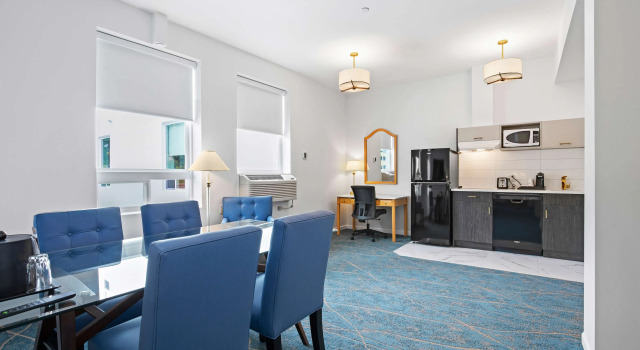Четырёхместный люкс Crown Columbia Hotel; BW Premier Collection