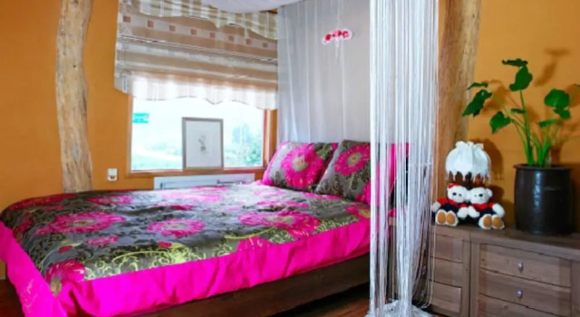 Muhari Red Roof Pension, Buchen Sie Hotel Byeonsan Südkorea