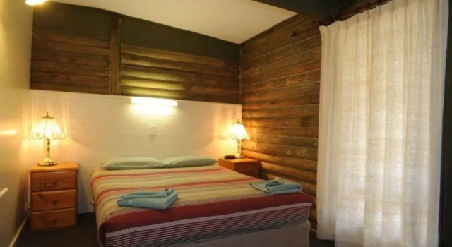 Lakes Entrance Log Cabins, Забронировать Отель Лейкс-Энтранс Gippsland