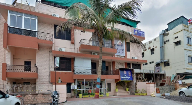 OYO 15984 Crown Plaza Heritage