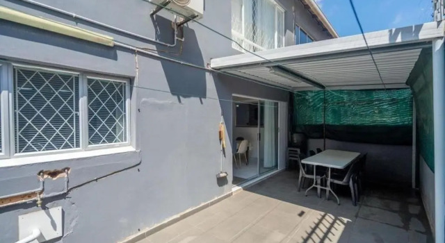 Апартаменты Durban Halaal Accommodation "No Alcohol Strictly Halaal No Parties" Entire Luxury Apartment, 3 Bedrooms, 6 Sleeper, Self Catering "JUST LOCK AND GO"