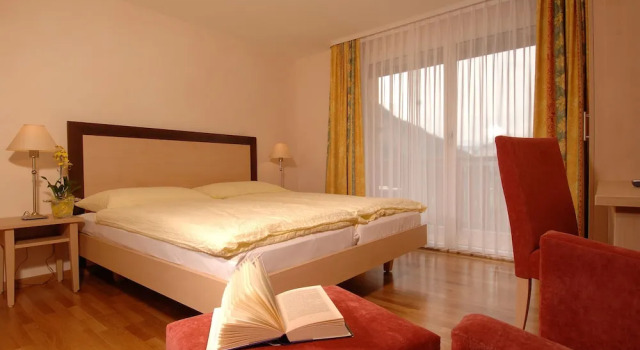 Viktoria, Book Hotel Hoteller i Leukerbad med pool, Swimmingpool