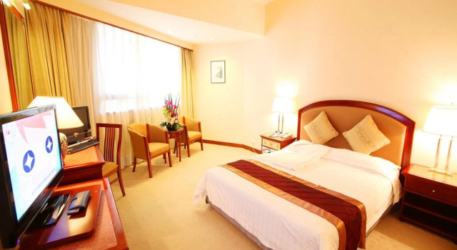 Двухместный номер Deluxe Century Plaza Hotel
