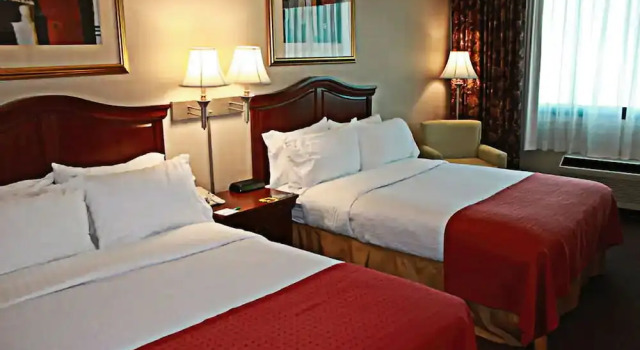Четырёхместный номер Standard Days Inn by Wyndham Warren