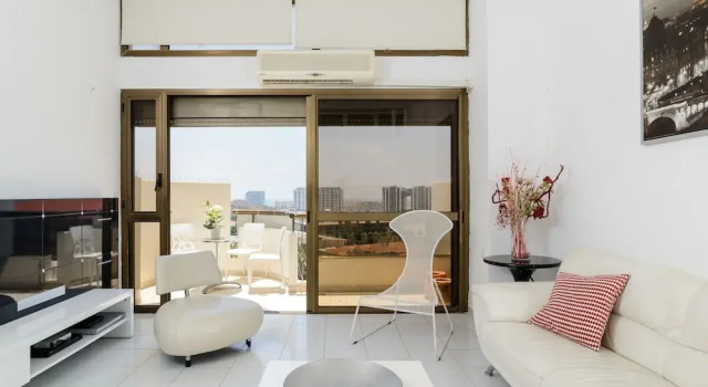 Апартаменты 3BR Apt Steps from Sea W Parking