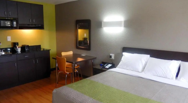 Четырёхместный номер Deluxe Venetian Inn & Suites Houston