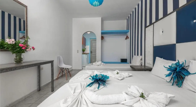 Boulevard Studio 10 with side sea view