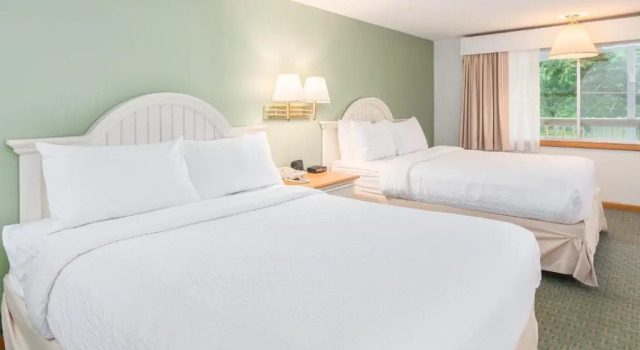 Четырёхместный номер Standard Ocean Park Inn Cape Cod
