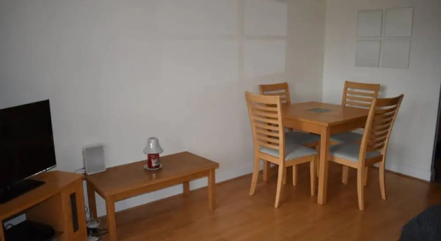 1 Bedroom Apartment in Ranelagh, Забронировать Апартаменты/квартира Отели Дублина с парковкой, рядом с Больница заболеваний глаза и уха имени Королевы Виктории, Парковка