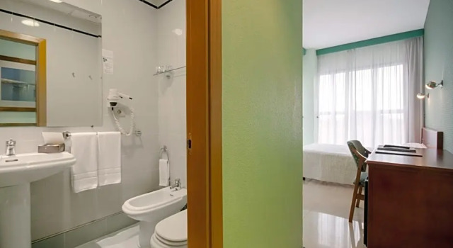 Номер Economy Hotel Auditorio Santiago & Spa