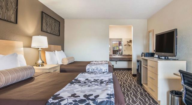 Четырёхместный номер Standard Americas Best Value Inn Alliance